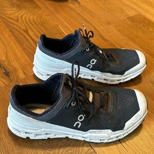 On Mens' Cloudultra Trail Running
Shoe. Sz: 10.5